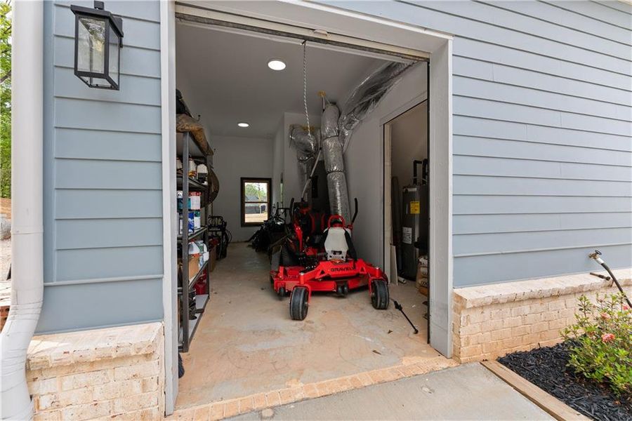 Exterior details and patio area of a home in , Jefferson (Image 3).