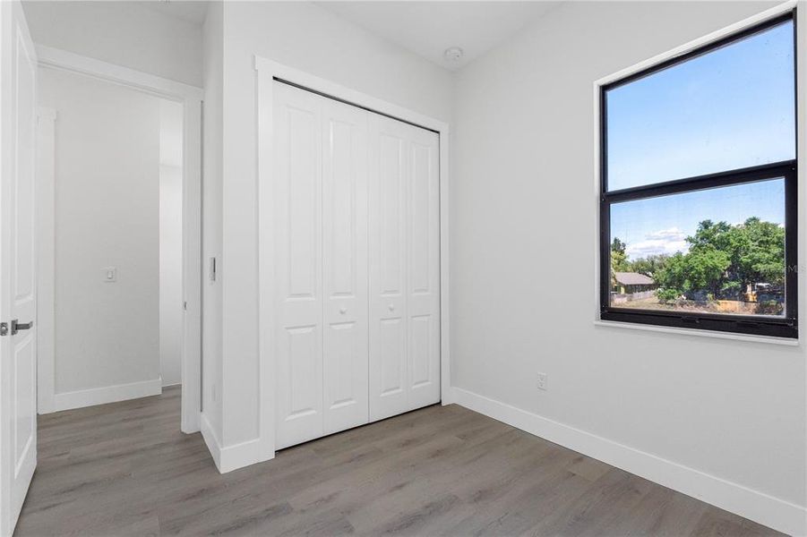Spacious, unfurnished interior of a new home in , Tampa (Image 31).