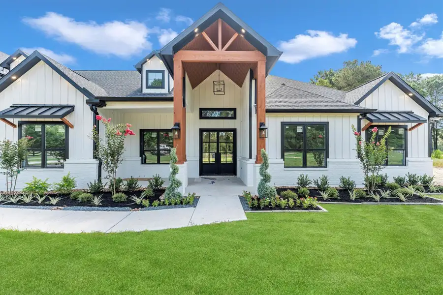 Exterior details and patio area of a home in , Conroe (Image 2).