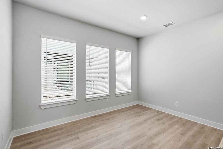 Spacious, unfurnished interior of a new home in Potranco Oaks, Castroville (Image 23).