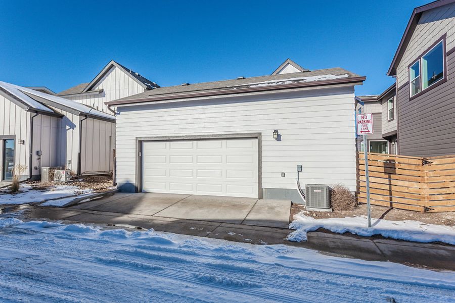 Representative exterior details of a home built from the Tesla by Hartford Homes in Trailside, Timnath (Image 3).