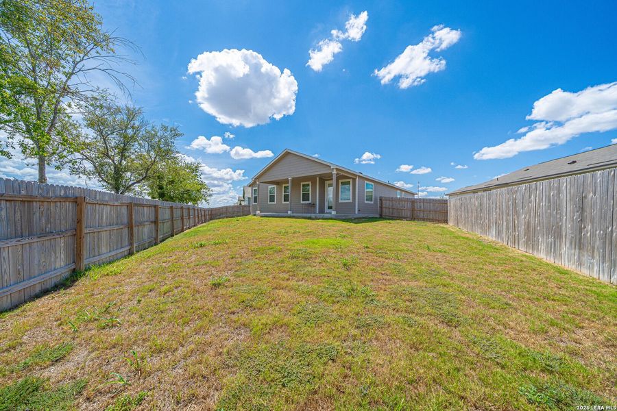 Exterior details and patio area of a home in Hannah Heights, Seguin (Image 22).