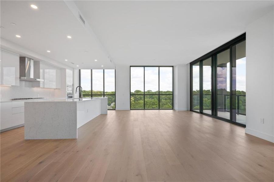 Spacious, unfurnished interior of a new home in , Atlanta (Image 10).