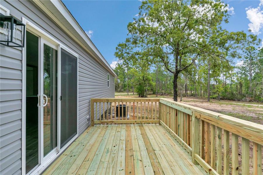 Exterior details and patio area of a home in , Williston (Image 23).