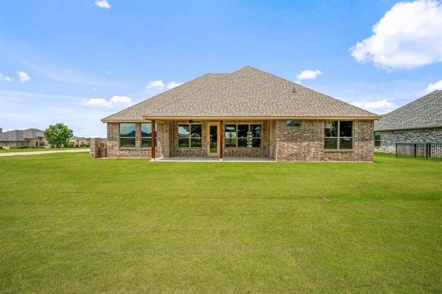 Exterior details and patio area of a home in Pecan Plantation, Granbury (Image 23).
