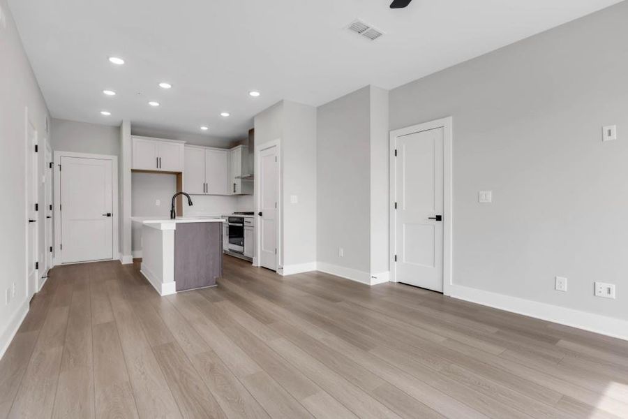 Spacious, unfurnished interior of a new home in Echo Park, Suwanee (Image 23).