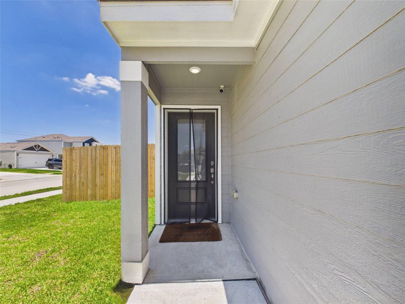 Exterior details and patio area of a home in Park Vista at El Tesoro, Houston (Image 3).