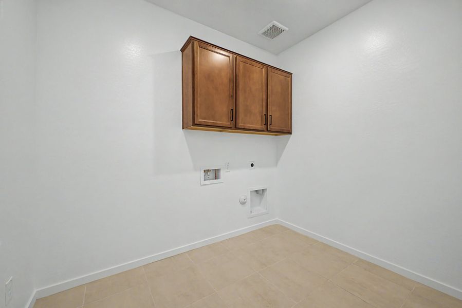 Spacious, unfurnished interior of a new home in Frontera, Surprise (Image 12).