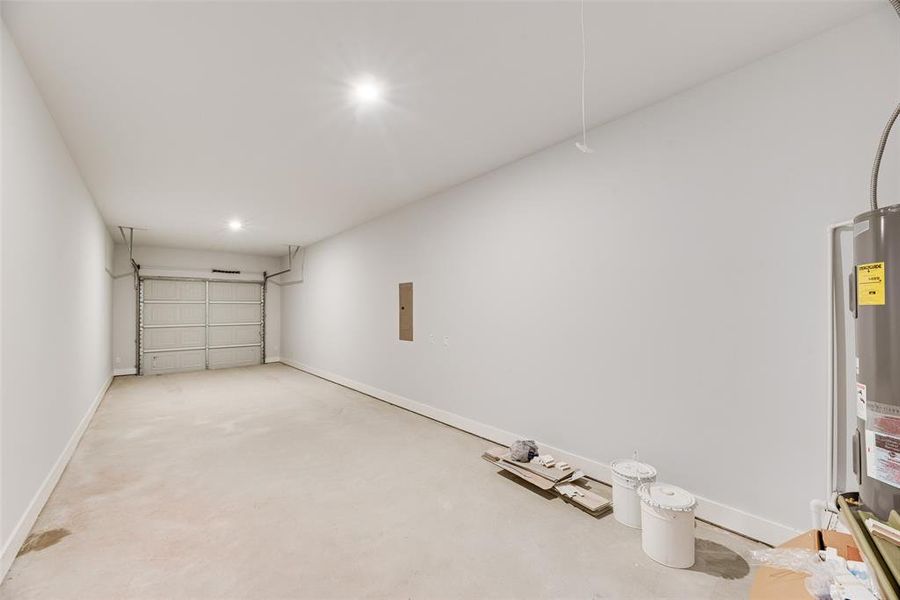 Spacious, unfurnished interior of a new home in , Dallas (Image 30).