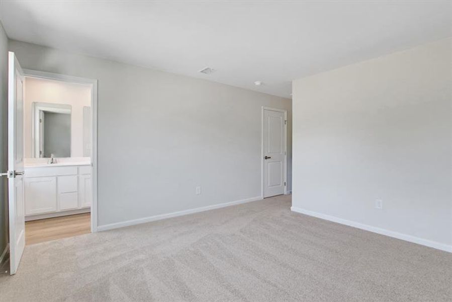 Spacious, unfurnished interior of a new home in Aspen Meadows, Hampton (Image 13).