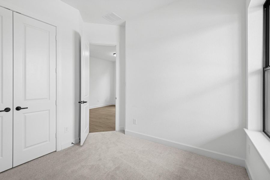 Spacious, unfurnished interior of a new home in Riceland - Enclave Row Collection, Mont Belvieu (Image 25).