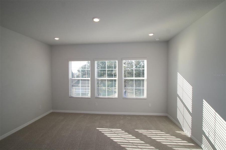 Spacious, unfurnished interior of a new home in , Orlando (Image 14).