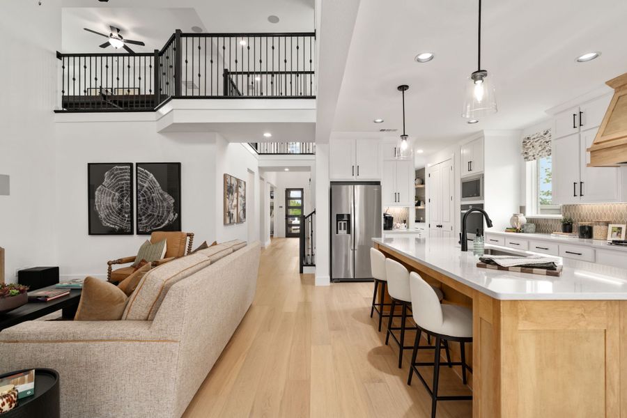 Plan 1565 Entry/Kitchen/Living Room Representative Photo Plan 1565 Entry/Kitchen/Living Room Representative Photo