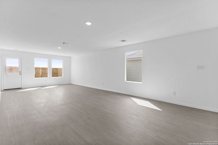 Spacious, unfurnished interior of a new home in , New Braunfels (Image 20). Spacious, unfurnished interior of a new home in , New Braunfels (Image 20).