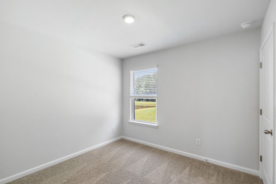 Spacious, unfurnished interior of a new home in Carolina Groves, Moncks Corner (Image 16).
