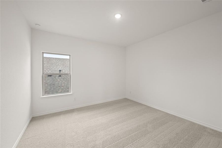 Spacious, unfurnished interior of a new home in Hidden Vistas, Burleson (Image 20).