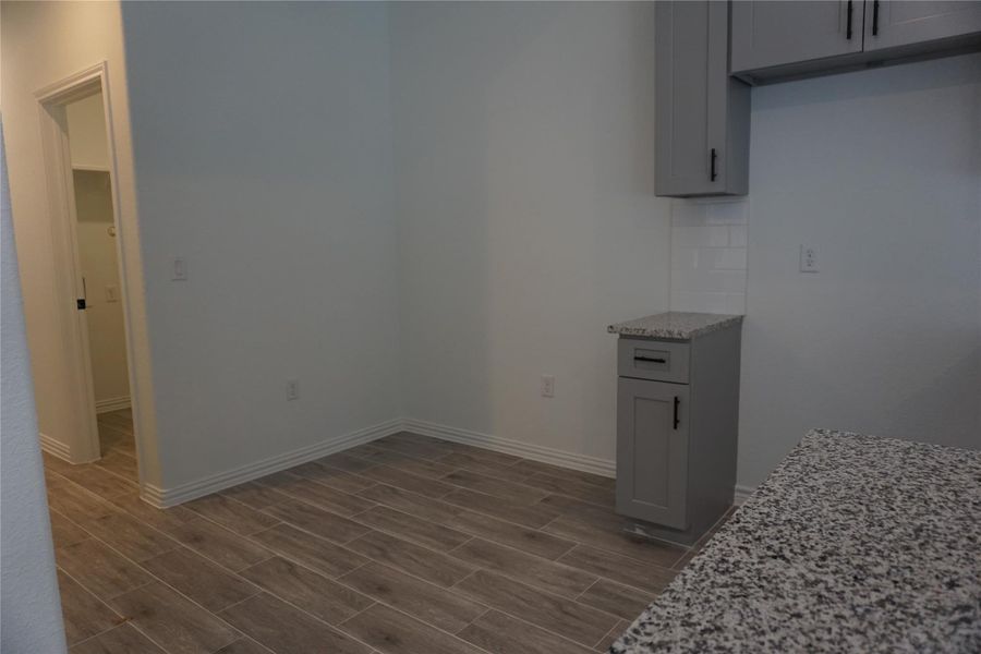 Spacious, unfurnished interior of a new home in , Willis (Image 12).