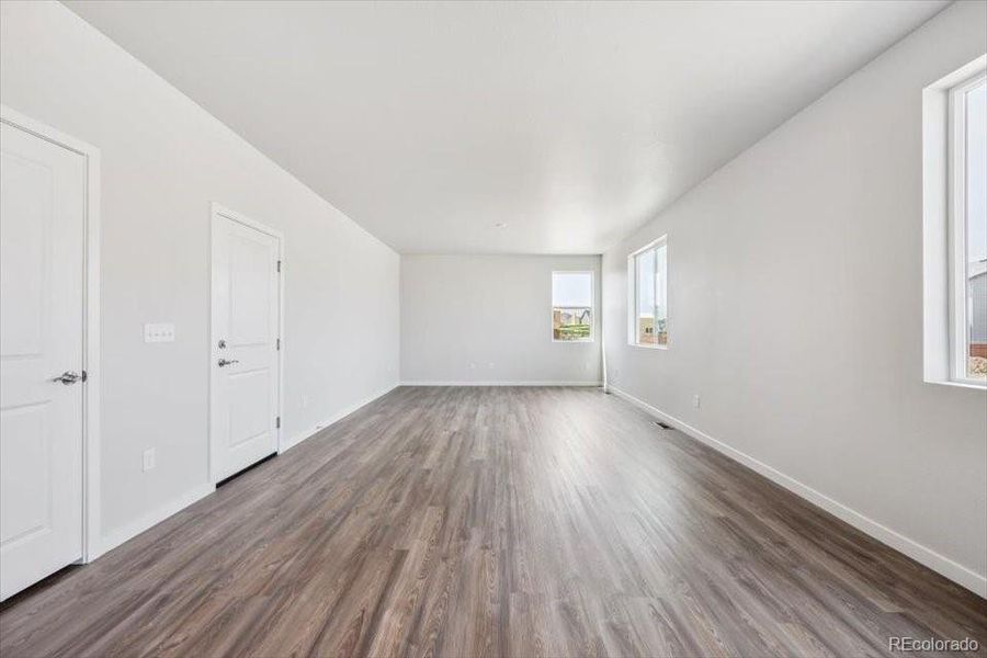 Spacious, unfurnished interior of a new home in Farmlore, Brighton (Image 8).