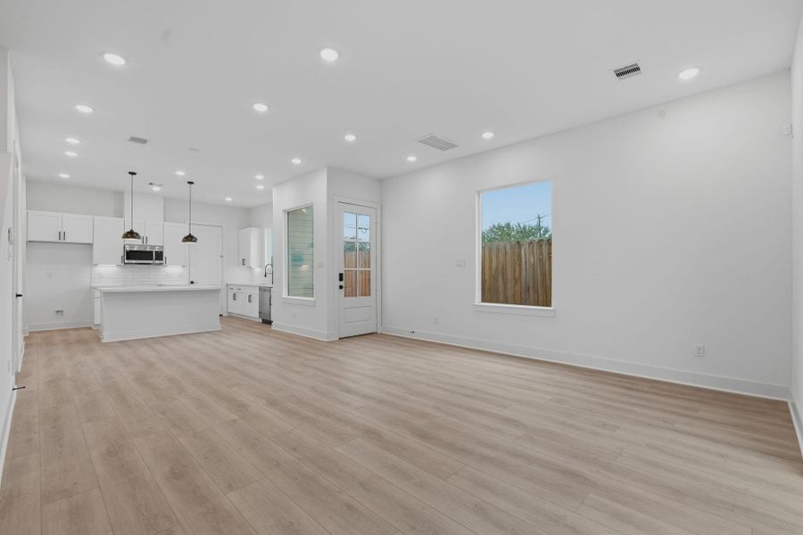 Spacious, unfurnished interior of a new home in , Houston (Image 24).
