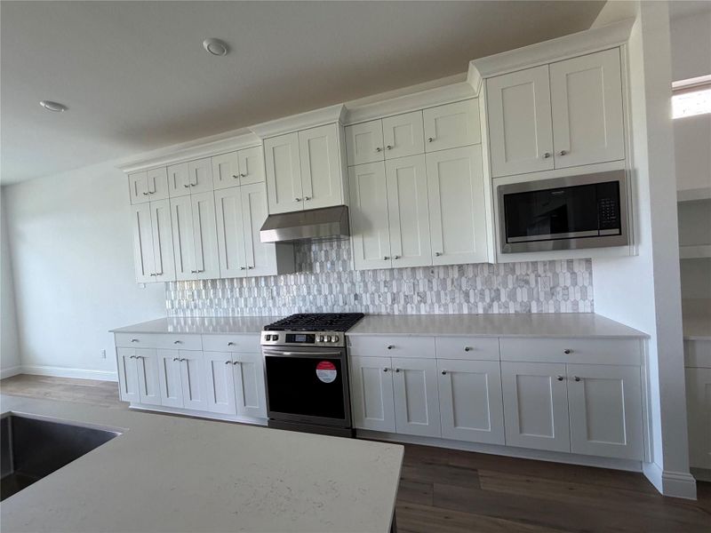 Furnished interior view inside a new home in Cross Creek West, Fulshear (Image 8).