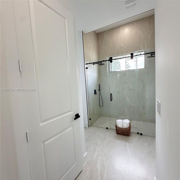 Image 34 of a home in .