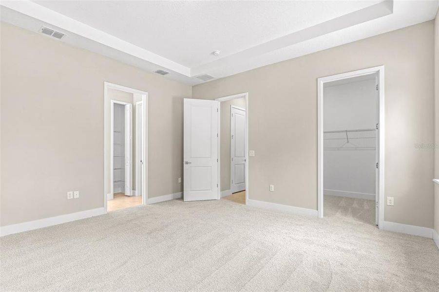 Spacious, unfurnished interior of a new home in Gray Hawk at Hole Two, Daytona Beach (Image 29).