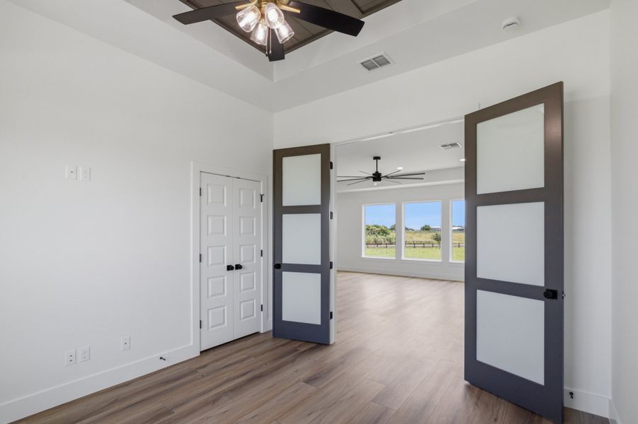 Spacious, unfurnished interior of a new home in Escalera Ranch 1833, Victoria (Image 28). Spacious, unfurnished interior of a new home in Escalera Ranch 1833, Victoria (Image 28).