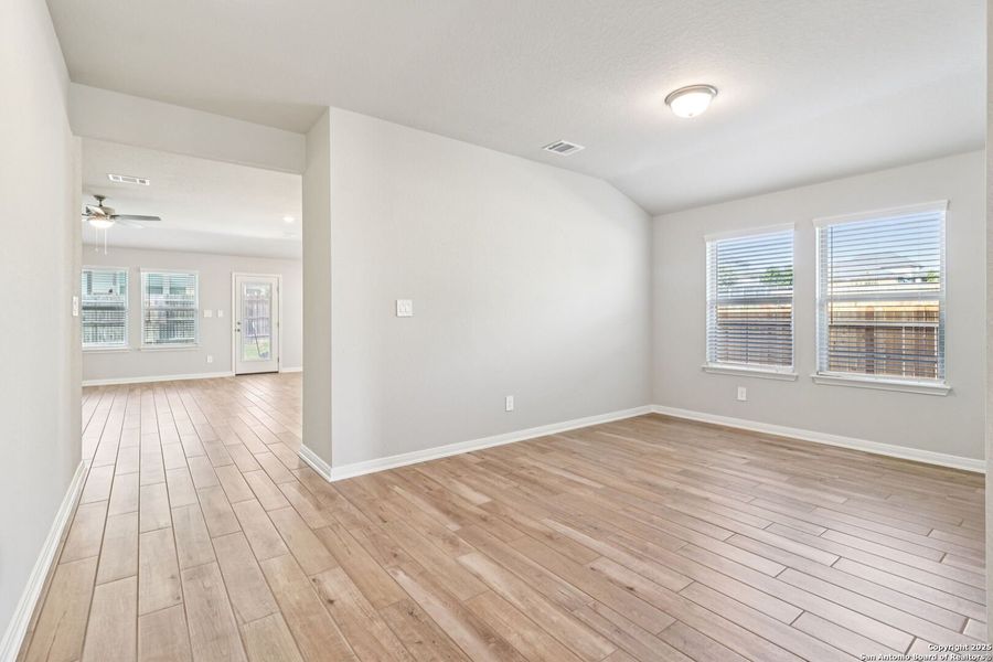 Spacious, unfurnished interior of a new home in Arcadia Ridge - Classic Series, San Antonio (Image 37).
