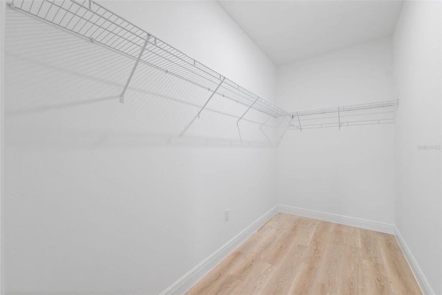 Spacious, unfurnished interior of a new home in , Ocala (Image 16).