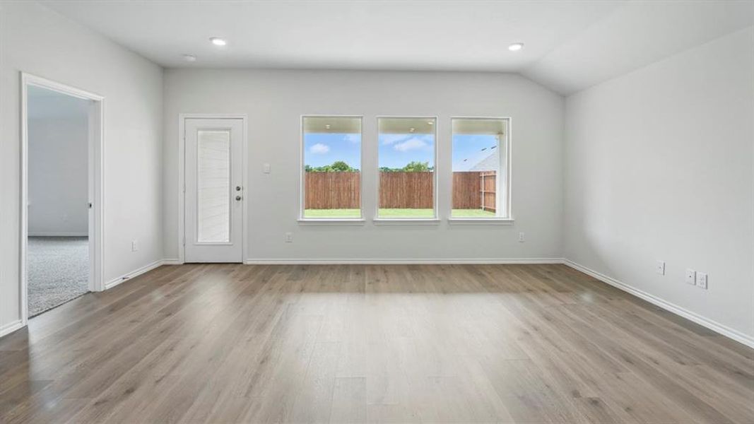 Spacious, unfurnished interior of a new home in Bluff Springs, Ferris (Image 19).