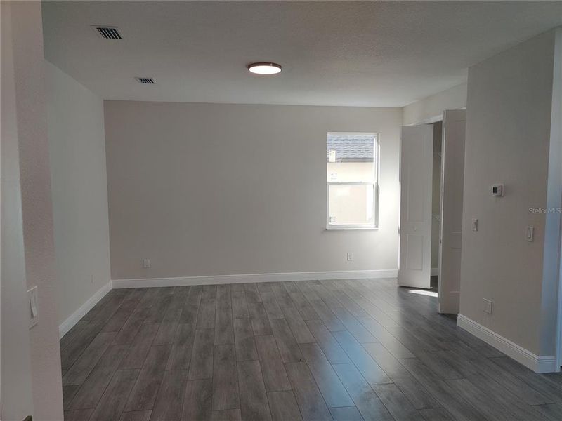 Spacious, unfurnished interior of a new home in , Tampa (Image 30).