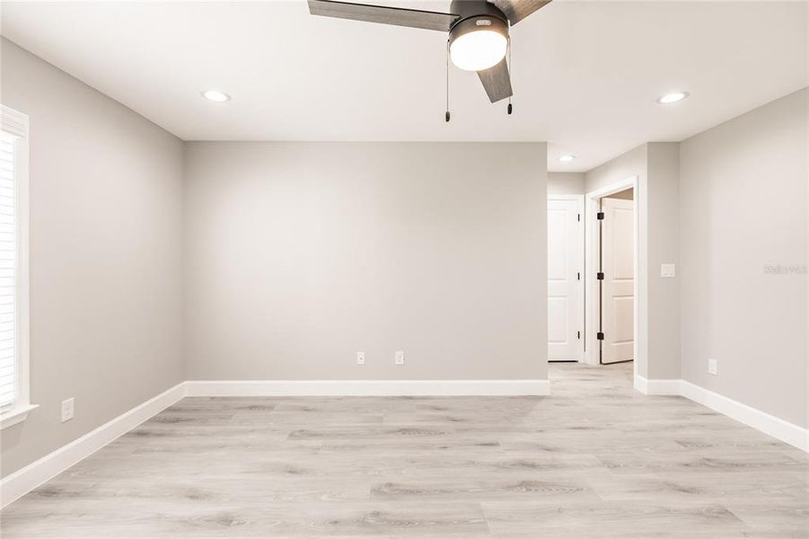 Spacious, unfurnished interior of a new home in , Cape Coral (Image 31).