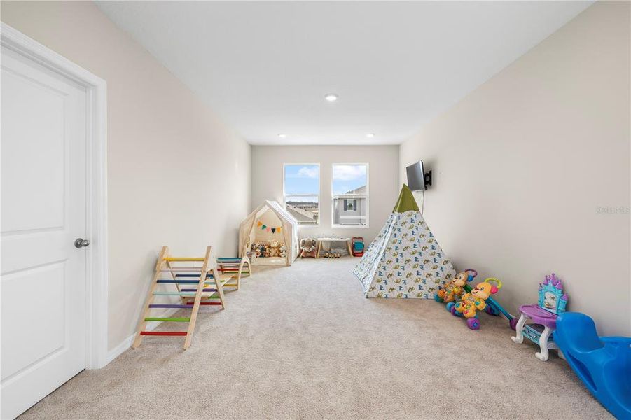 Furnished interior view inside a new home in , Wesley Chapel (Image 41).
