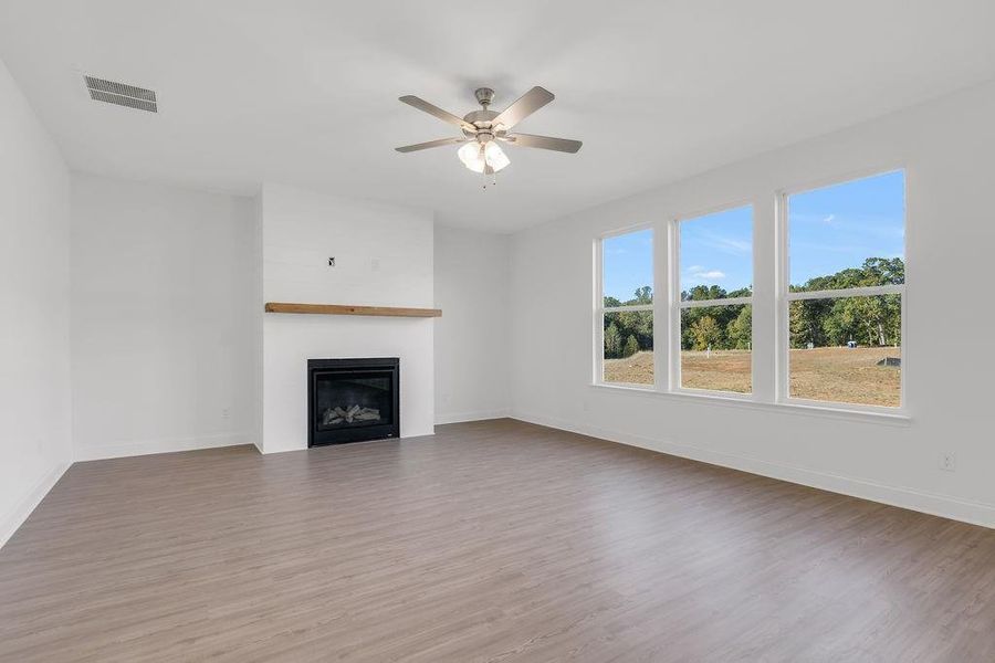 Spacious, unfurnished interior of a new home in Pickens Bluff, Hiram (Image 15).