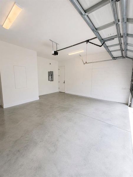 Spacious, unfurnished interior of a new home in , Palm Bay (Image 23).