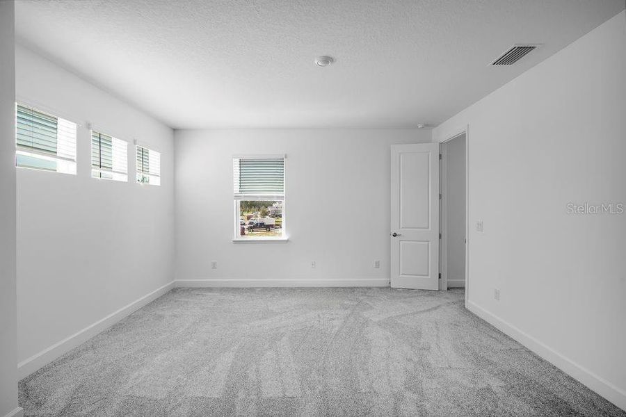 Spacious, unfurnished interior of a new home in Hammock at Two Rivers, Zephyrhills (Image 26).