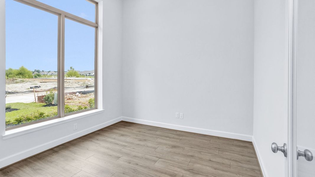 Spacious, unfurnished interior of a new home in Grand Central Park, Conroe (Image 10).