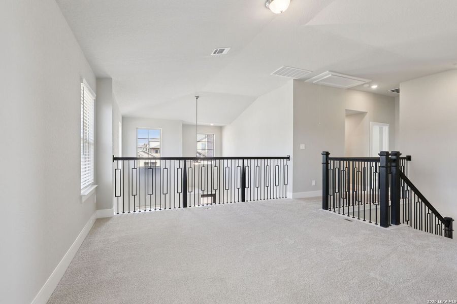 Spacious, unfurnished interior of a new home in Lark Canyon, New Braunfels (Image 19).