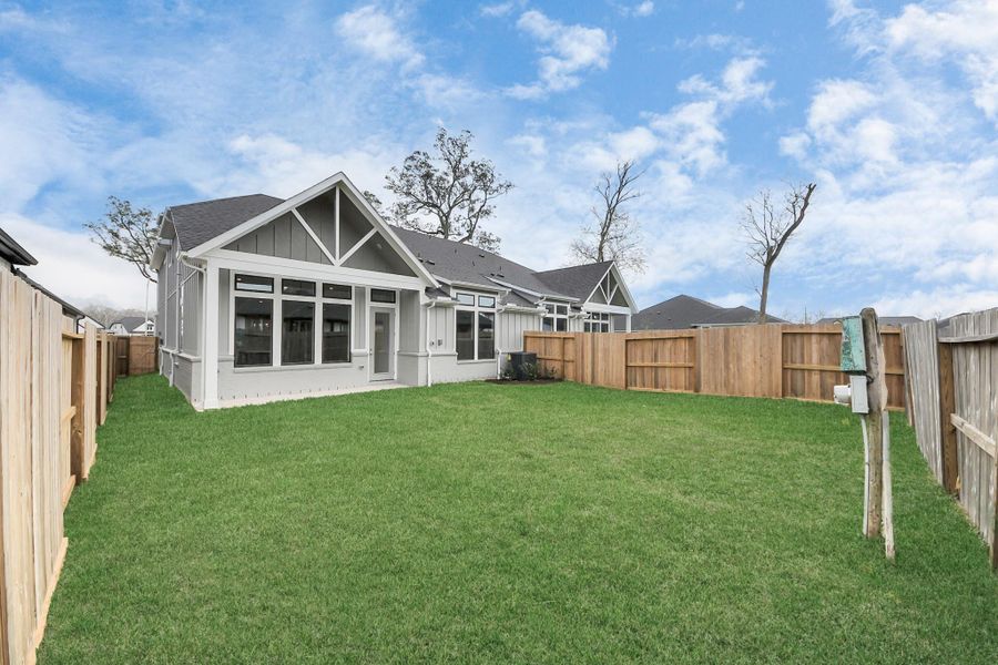 Exterior details and patio area of a home in , Missouri City (Image 4).