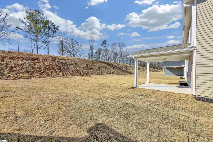Exterior details and patio area of a home in Lynbrook, Boiling Springs (Image 4).