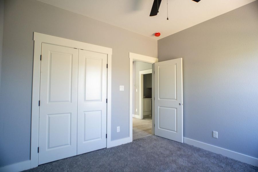 Spacious, unfurnished interior of a new home in , Navasota (Image 8).