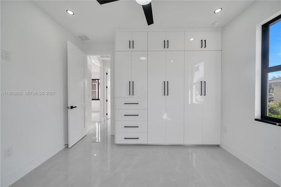 Spacious, unfurnished interior of a new home in , Lehigh Acres (Image 20).