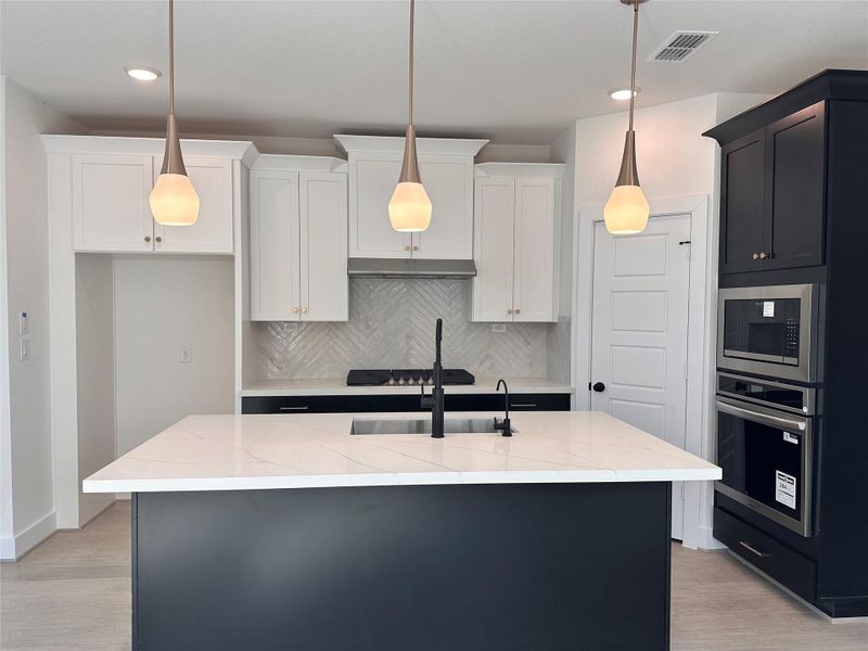 Furnished interior view inside a new home in Meridiana 40', 65', Iowa Colony (Image 4).