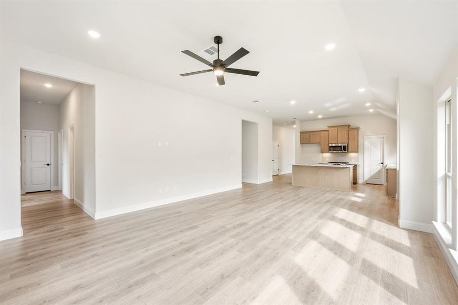 Spacious, unfurnished interior of a new home in Waverly Estates, Nevada (Image 28).
