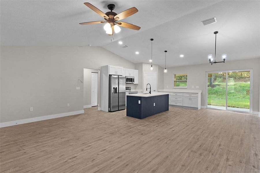 Spacious, unfurnished interior of a new home in , Citrus Springs (Image 36).