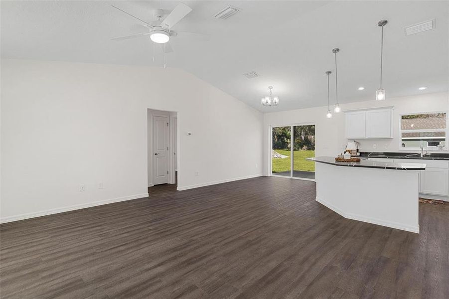 Spacious, unfurnished interior of a new home in , Leesburg (Image 18).