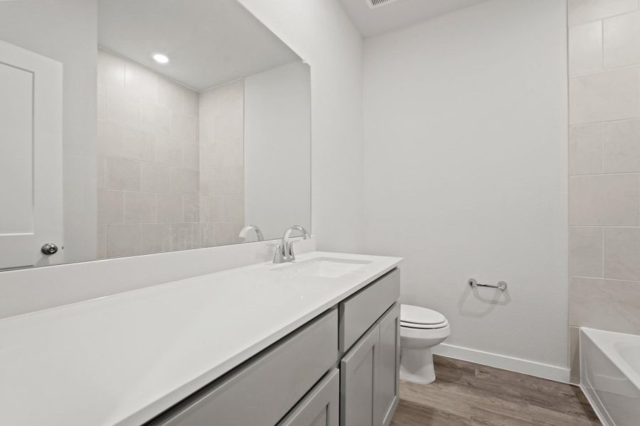 Furnished interior view inside a new home in Woodshore, Clute (Image 10).