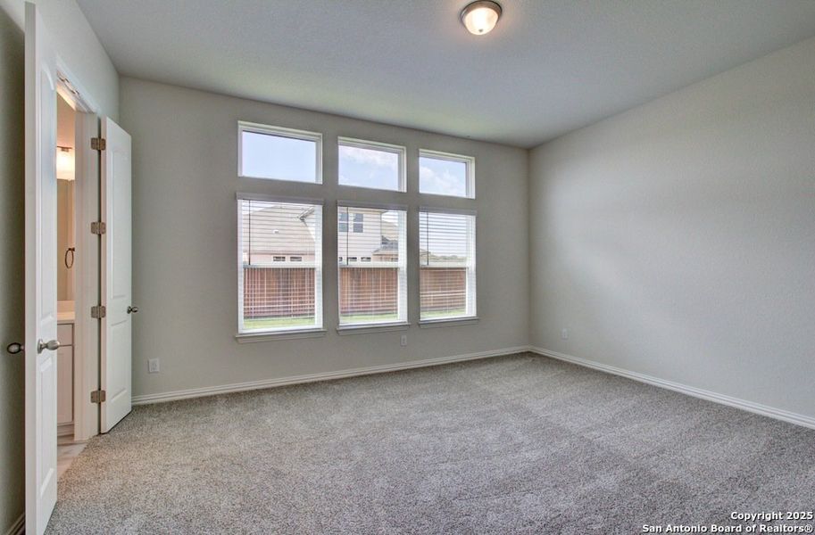 Spacious, unfurnished interior of a new home in Veranda, San Antonio (Image 22).