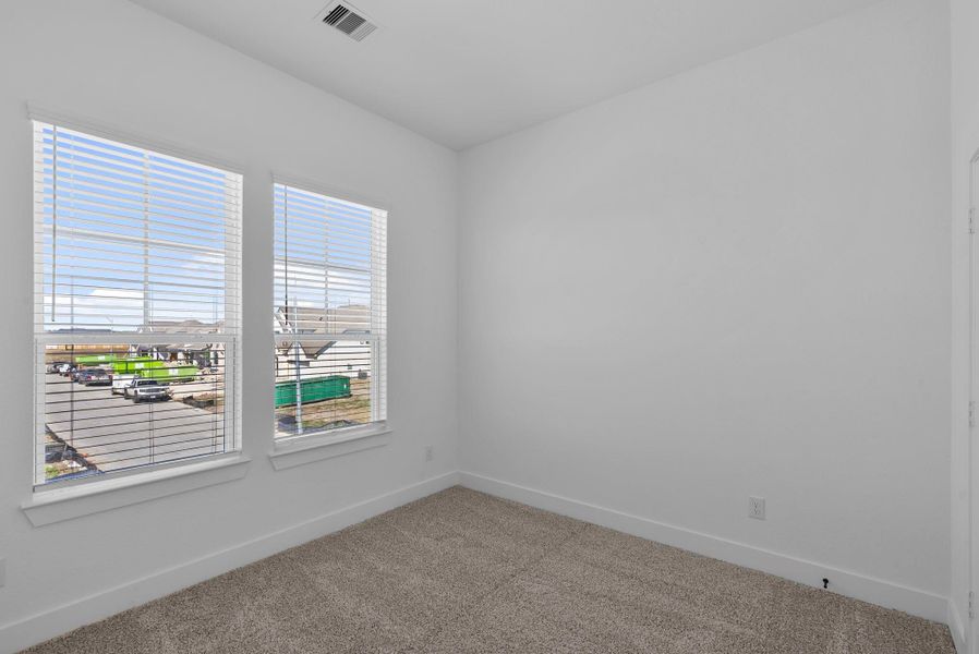 Spacious, unfurnished interior of a new home in Blue Heron, Mont Belvieu (Image 29).