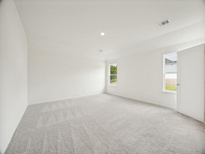 Spacious, unfurnished interior of a new home in Hanolley Hills, Sherman (Image 20).